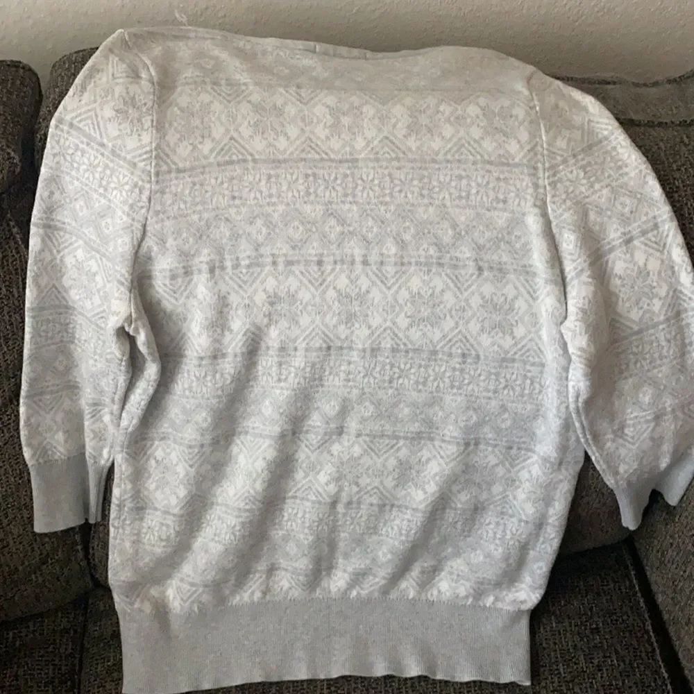 ✨Lands’End Snowflake Sweater✨  - Picture 7 of 8